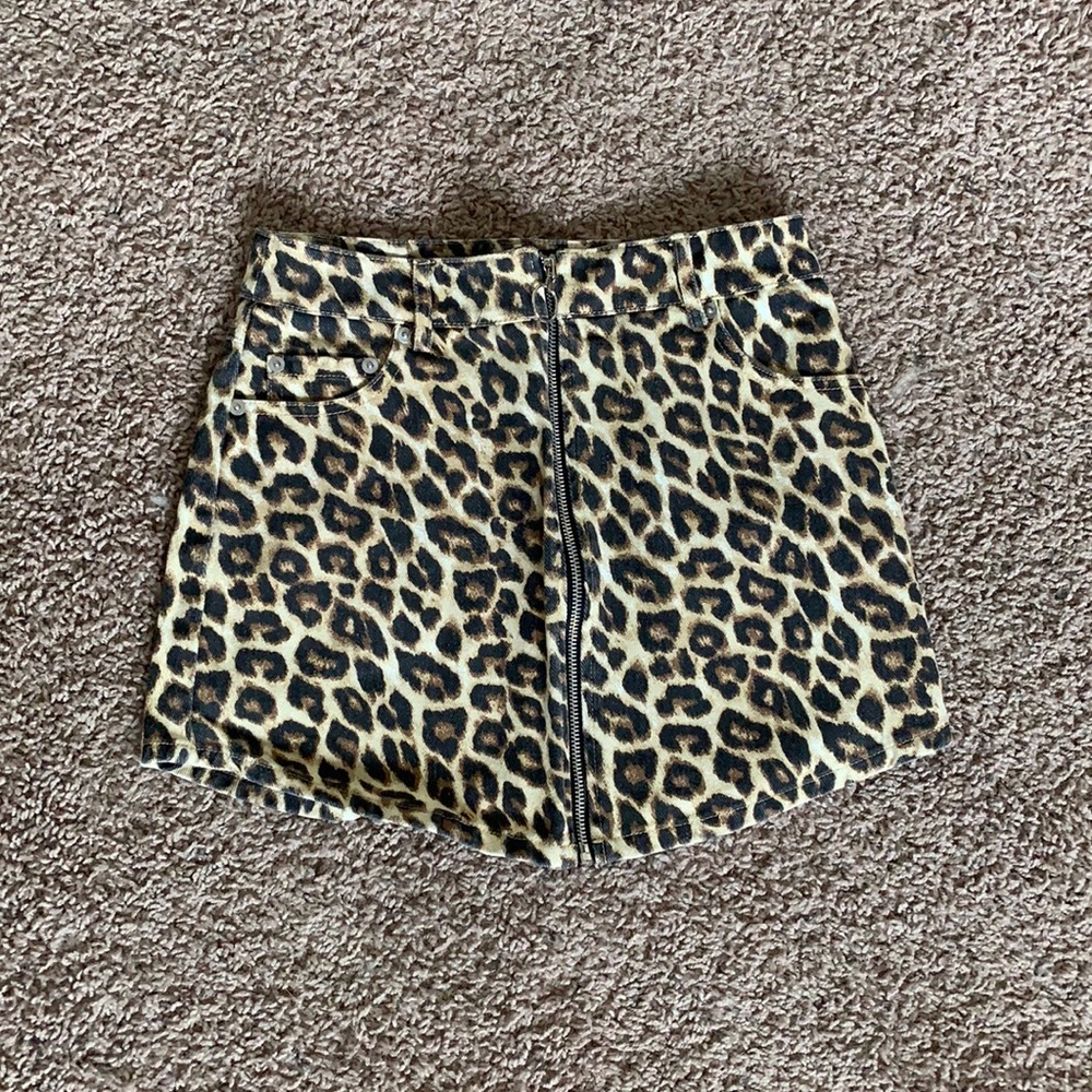 Forever 21 Women’s zip up mini skirt